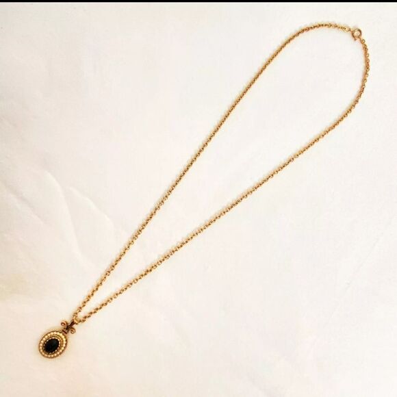 Avon Pendant Necklace Onyx Cabochon Encircled Pearlesque Beads Gold Tone Chain - Picture 5 of 14